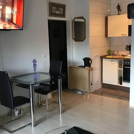 Elegant And Quiet *